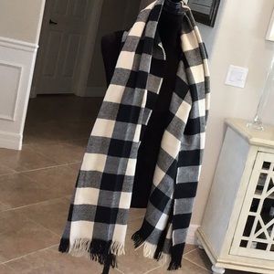 Portola oversized scarf, cream/black